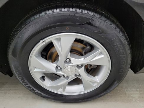 Used 2023 Hyundai Elantra SE w/ Cargo Package image 31