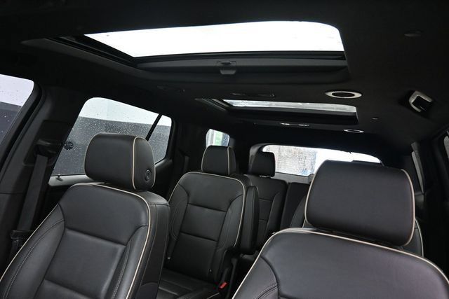 Used 2023 Chevrolet Traverse Premier w/ Redline Edition AWD/4WD image 19
