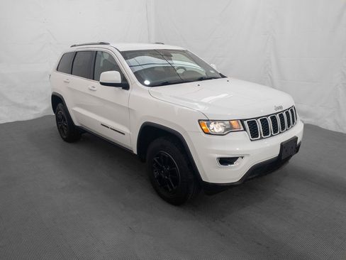 Used 2020 Jeep Grand Cherokee Laredo image 11