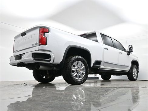 Used 2024 Chevrolet Silverado 2500 High Country w/ High Country Premium Package image 32