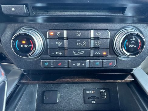 Used 2015 Ford F150 Platinum w/ Equipment Group 701A Luxury AWD/4WD image 18