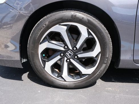 Used 2017 Honda Accord EX image 11