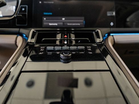 Certified 2025 Porsche Panamera 4 AWD/4WD image 19