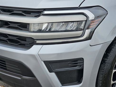 Used 2024 Ford Expedition Max XLT image 5