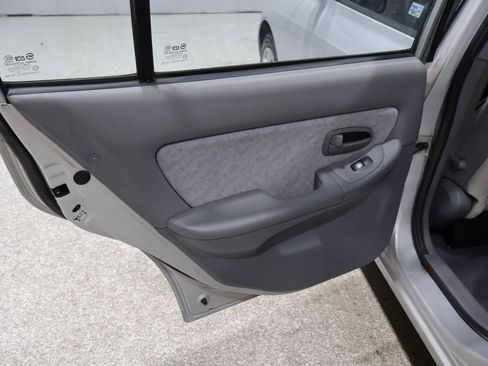 Used 2004 Hyundai Elantra GT image 18