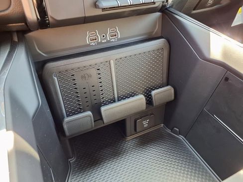 New 2026 RAM 1500 Laramie AWD/4WD image 9