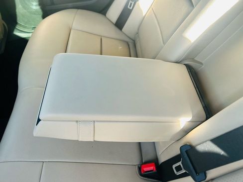 Used 2010 Mercedes-Benz E 350 Sedan image 30