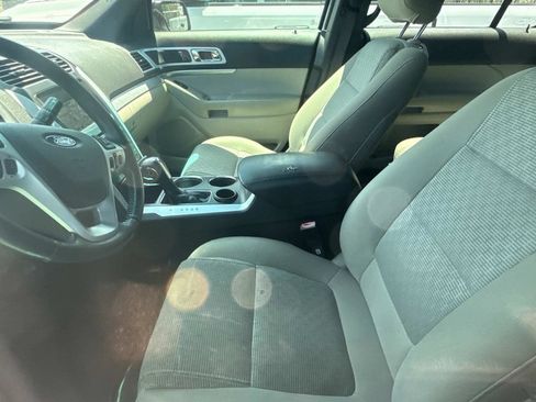 Used 2014 Ford Explorer XLT w/ Equipment Group 201A FWD image 11