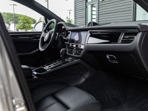 Certified 2026 Porsche Macan AWD/4WD image 46