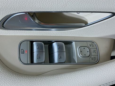 Used 2021 Mercedes-Benz GLS 580 4MATIC image 14