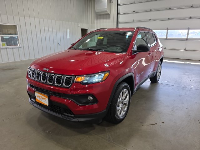 Used 2025 Jeep Compass Latitude AWD/4WD image 4