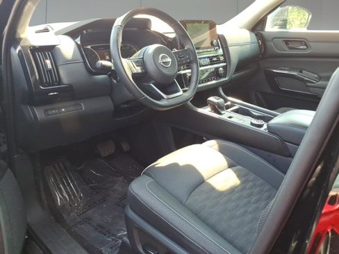 Used 2024 Nissan Pathfinder SV AWD/4WD image 8