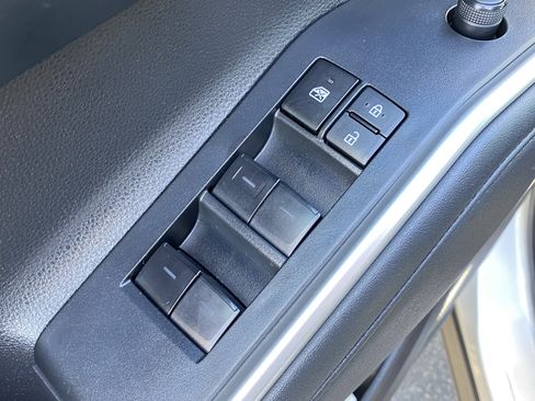 Used 2024 Toyota Highlander LE image 18