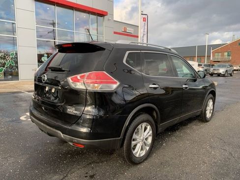 Used 2016 Nissan Rogue SV image 3