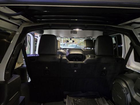 Used 2019 Jeep Wrangler Unlimited Sahara image 44