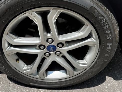 Used 2016 Ford Edge Titanium FWD image 22