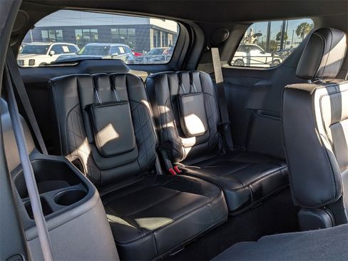 Used 2019 Ford Explorer Platinum image 13