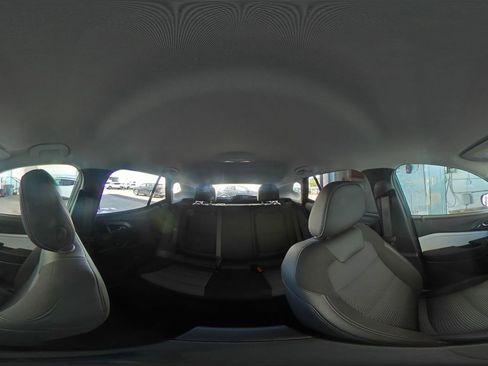 Used 2025 Chevrolet Trax LT w/ LT Convenience Package FWD image 42