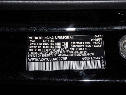 Certified 2025 Porsche Cayenne Coupe image 30