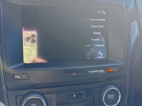 Used 2017 Ford Explorer XLT w/ Equipment Group 202A image 4