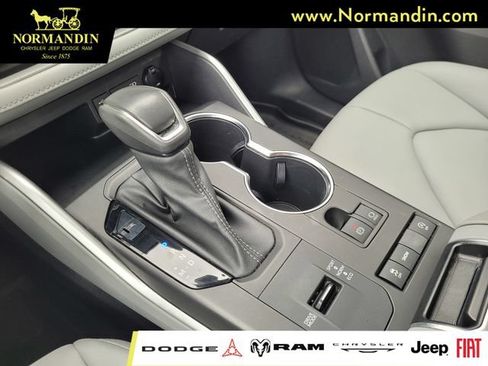 Used 2022 Toyota Highlander XLE FWD image 12