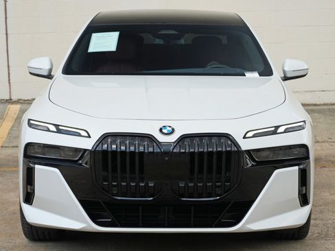 Used 2023 BMW 740i w/ Parking Assistance Package RWD image 52