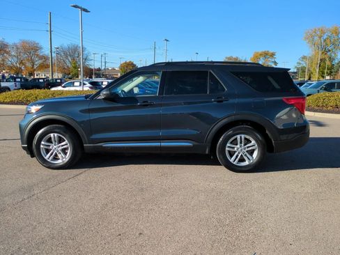 Used 2022 Ford Explorer XLT w/ Equipment Group 202A image 5