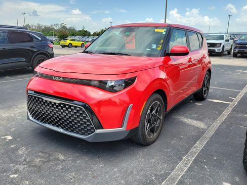 Used 2023 Kia Soul EX FWD image 3