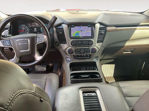 Used 2020 GMC Yukon XL Denali w/ Denali Premium Package AWD/4WD image 10