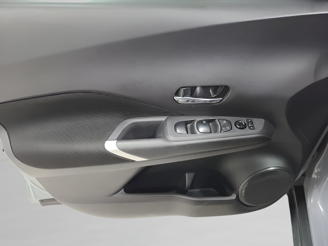 Used 2023 Nissan Kicks SV FWD image 19
