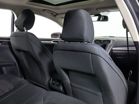 Used 2020 Ford Fusion SE image 21