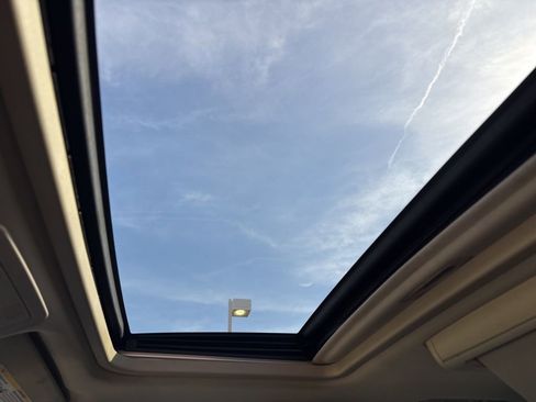 Used 2008 Chevrolet Suburban LT image 13