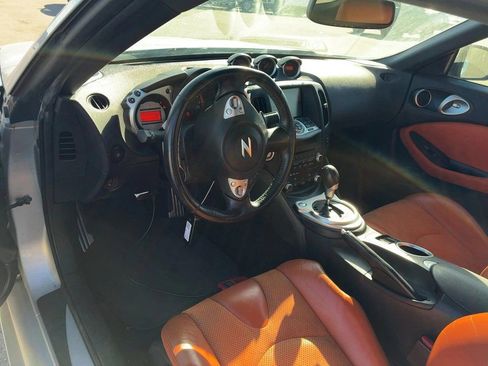 Used 2009 Nissan 370Z Touring image 2