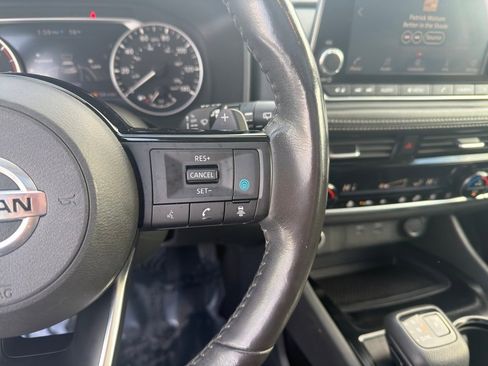 Used 2021 Nissan Rogue SV w/ Premium Package image 23