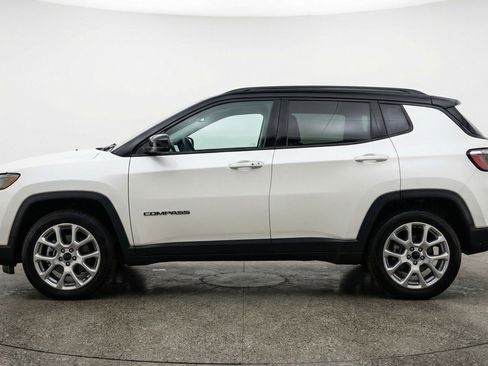 Used 2025 Jeep Compass Limited image 5
