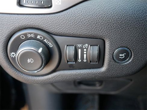 Used 2019 Jeep Cherokee Limited w/ Trailer Tow Group image 21