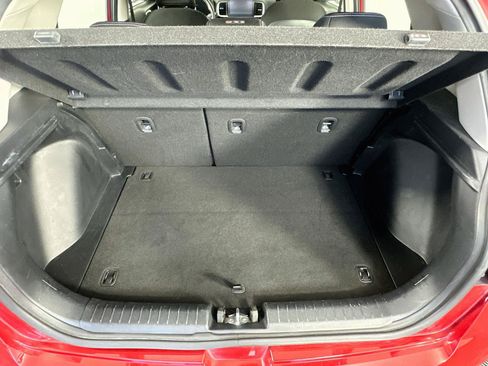 Used 2025 Hyundai Venue SEL FWD image 28