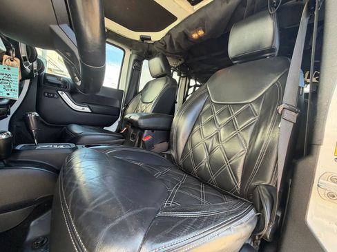 Used 2013 Jeep Wrangler Unlimited Rubicon w/ Connectivity Group image 33