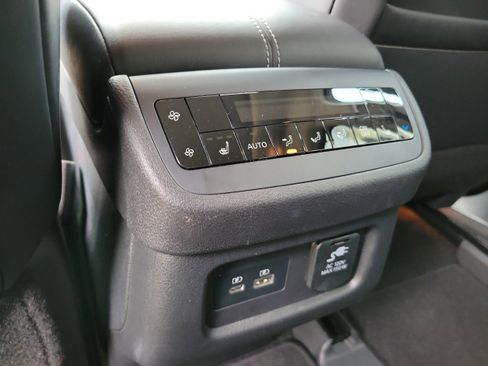 Certified 2022 Nissan Pathfinder Platinum w/ Cargo Package image 21