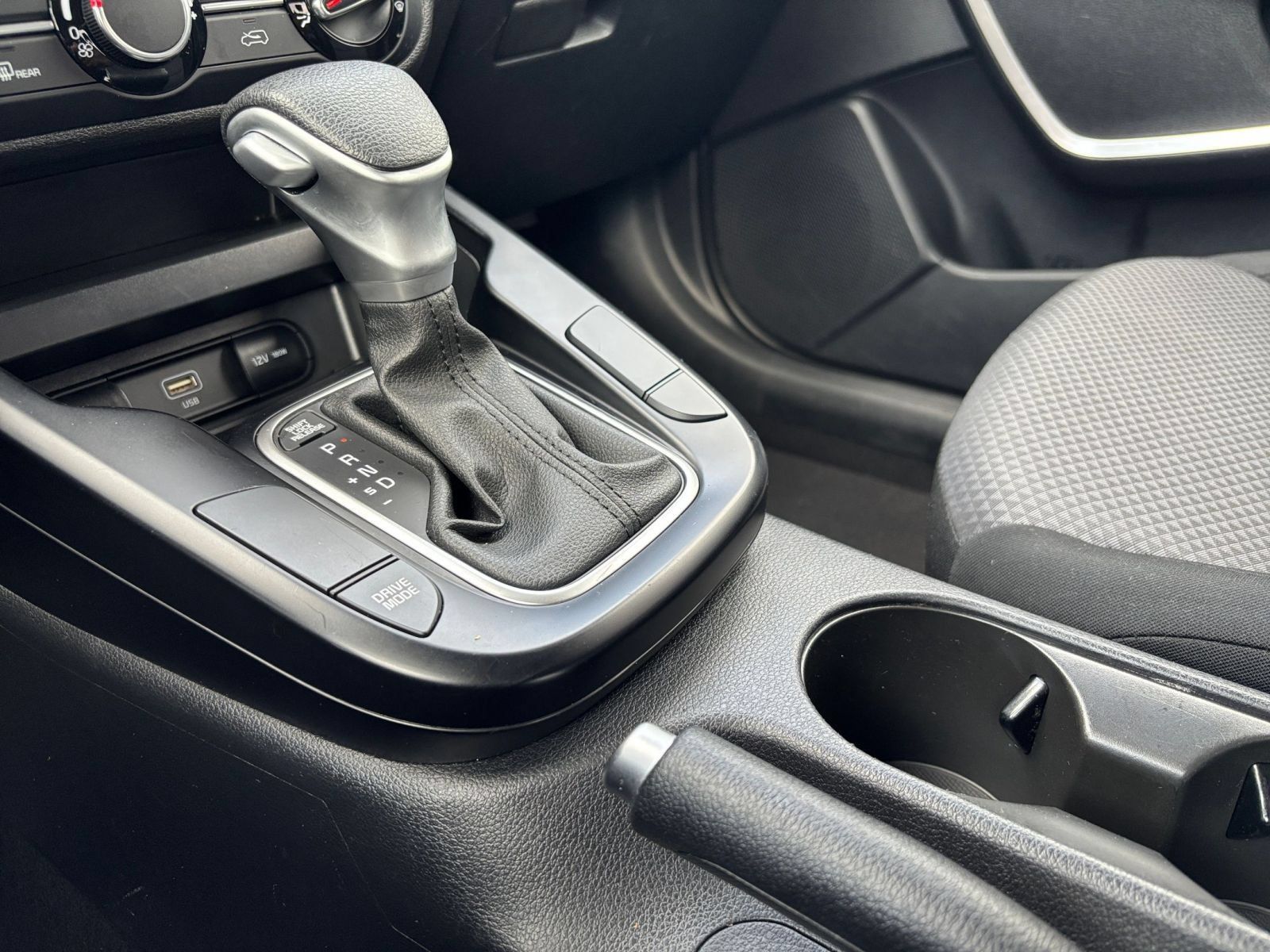 Used 2025 Kia Soul LX w/ LX Technology Package FWD image 38