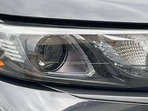 Used 2023 Toyota Camry SE FWD image 9