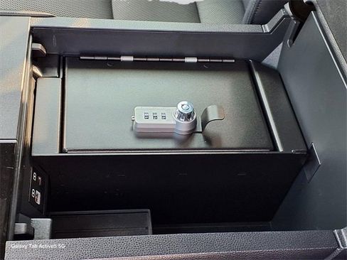 Used 2023 Toyota Tundra Limited image 18