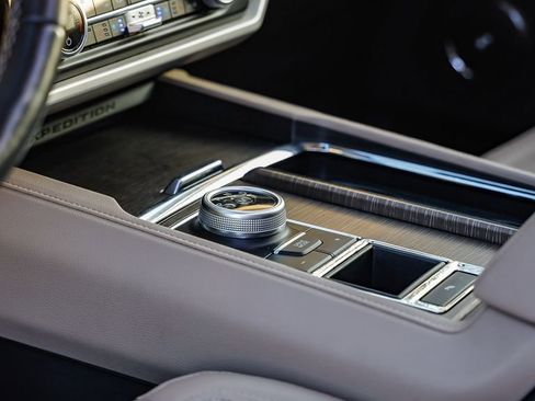 Used 2024 Ford Expedition Max Limited image 22