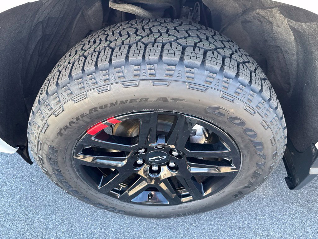 Used 2024 Chevrolet Silverado 1500 RST w/ Redline Edition AWD/4WD image 12