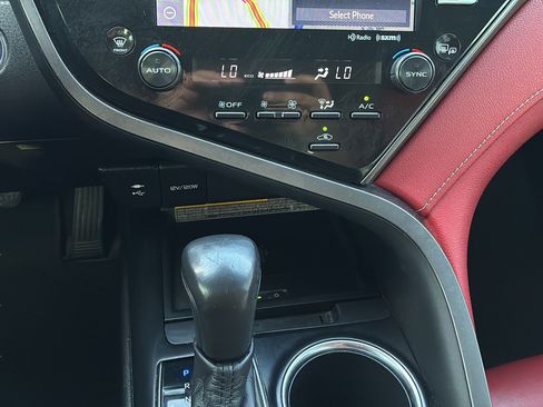 Used 2019 Toyota Camry XSE FWD image 22