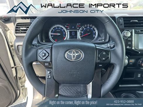Used 2018 Toyota 4Runner TRD Off-Road Premium AWD/4WD image 28