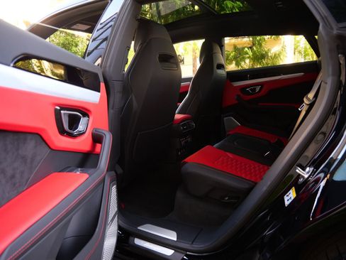 Used 2022 Lamborghini Urus image 20