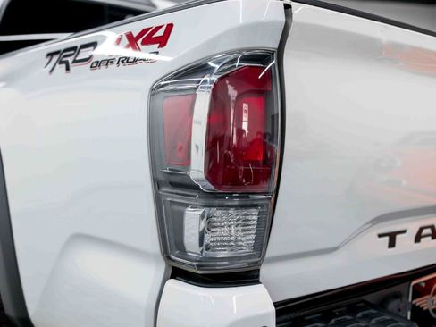 Used 2020 Toyota Tacoma TRD Off-Road w/ Technology Package image 29