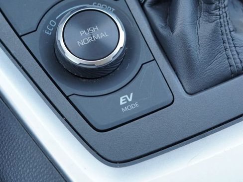 Used 2024 Toyota RAV4 LE AWD/4WD image 35