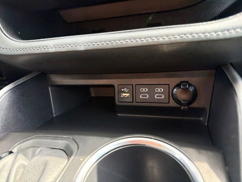 Used 2023 Toyota Highlander XLE AWD/4WD image 34